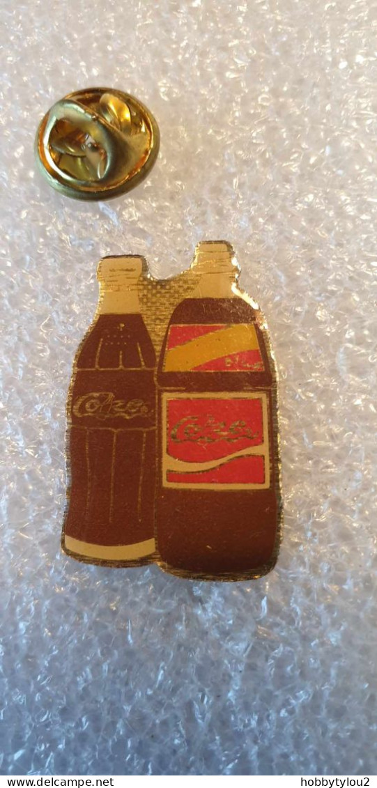 Pin's Coca-Cola Coke 2 Bouteiles (lisse) - Coca-Cola