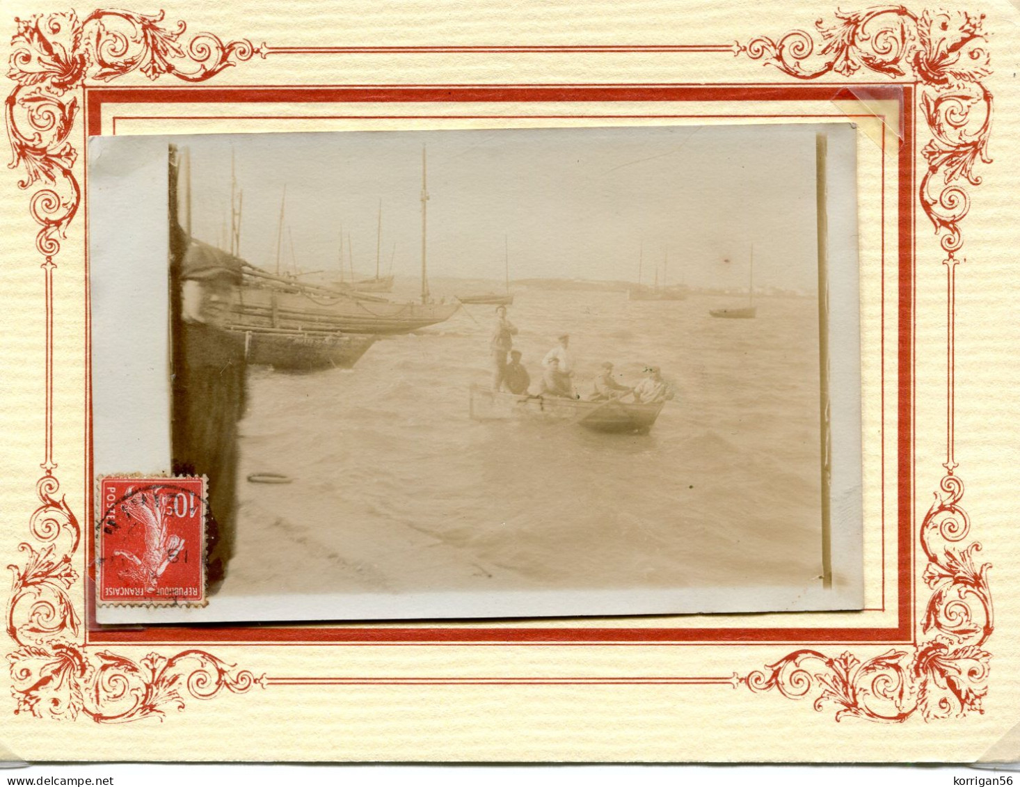 LARMOR PLAGE  ** ENV DE LORIENT QUAI DE LARMOR ** MARINS DANS UN CANOT ** CARTE PHOTO ** RARE ** - Larmor-Plage