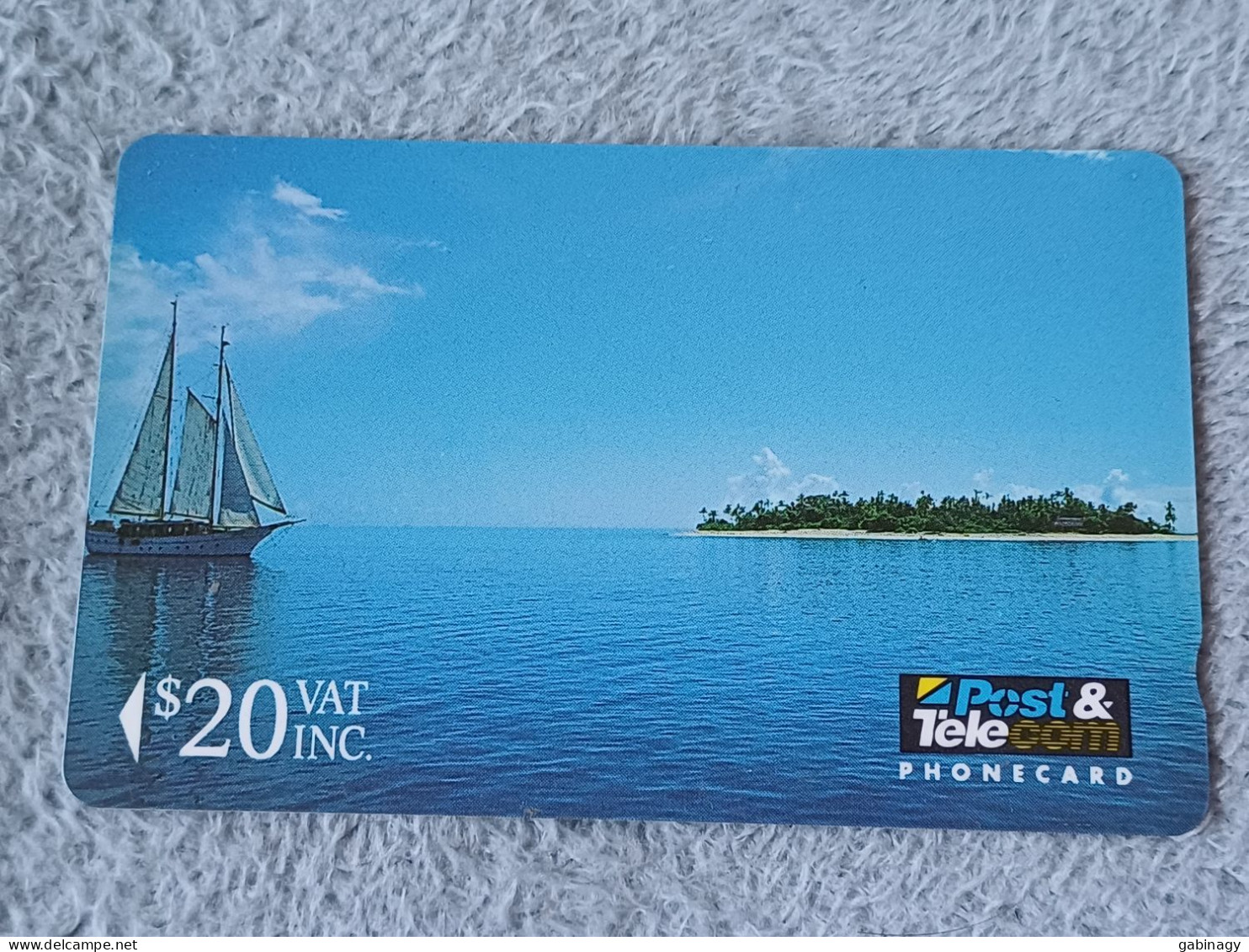 FIJI - "One Of The 300 Islands" - $20 - 9.000EX. - Cars