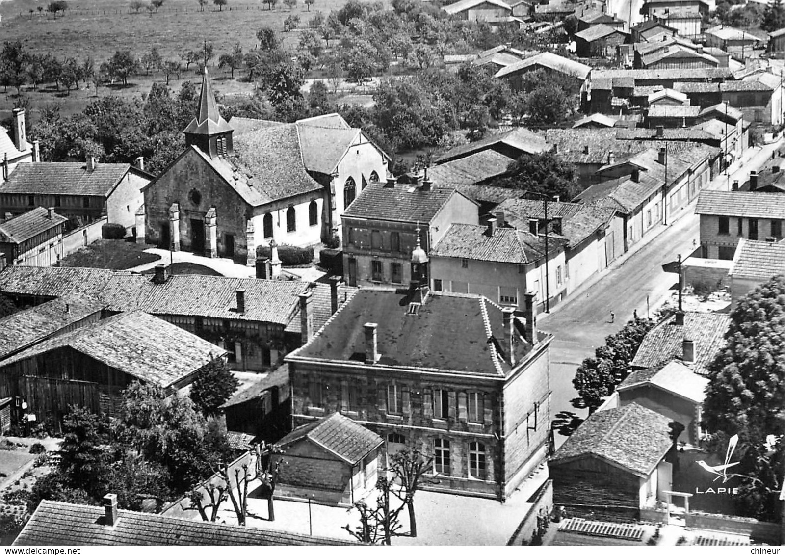 SAINT REMY EN BOUZEMONT VUE AERIENNE SUR LA MAIRIE ET LA POSTE - Saint Remy En Bouzemont