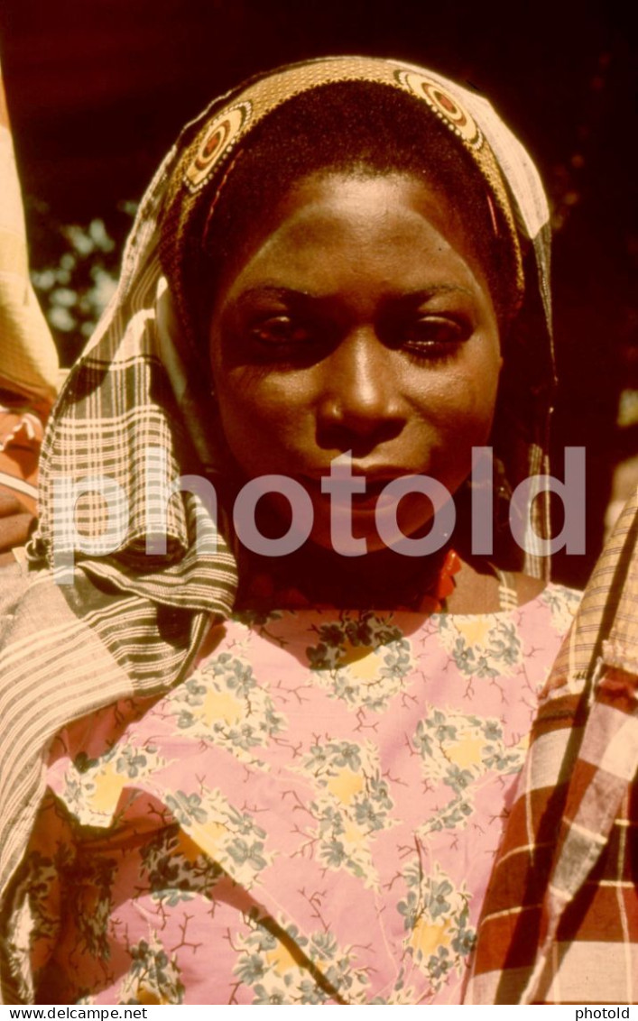 70s WOMAN VILA PALMEIRA SAO TOME PRINCIPE ETHNIC GIRL TRIBE  AFRICA AFRIQUE 35mm DIAPOSITIVE SLIDE NO PHOTO FOTO NB2802 - Diapositives