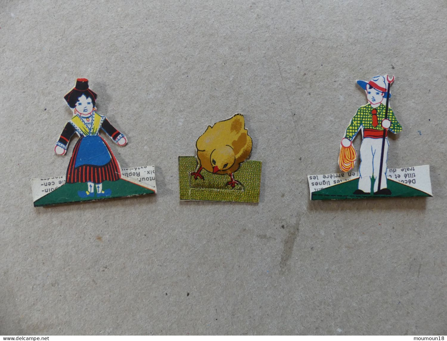 Lot 3 Images Découpées Avec Socle Costume Régional (poussin Cartonia) - Children