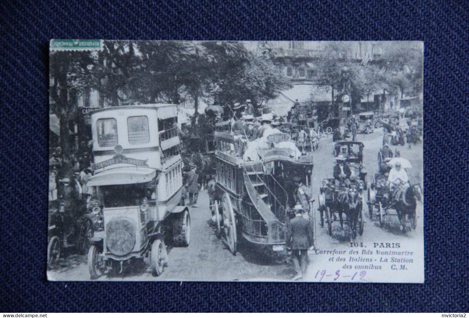 Transport : Station Des Omnibus à PARIS, Carrefour Des Boulevards MONTMARTRE Et Des ITALIENS - Buses & Coaches