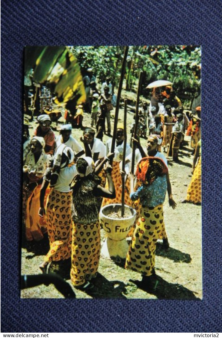 AFRIQUE - Grande Comore : Danse Du Pilon " WADAHA ". - Comores
