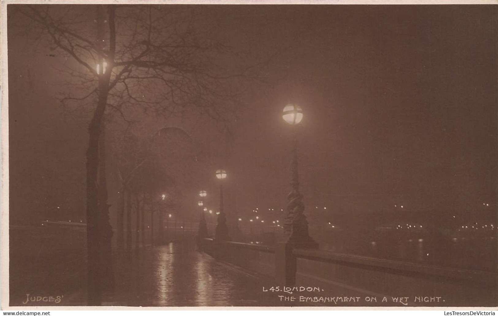 ROYAUME UNI - Angleterre - The Embankment On Wet Night - Lampadaire - Carte Postale Ancienne - Autres & Non Classés