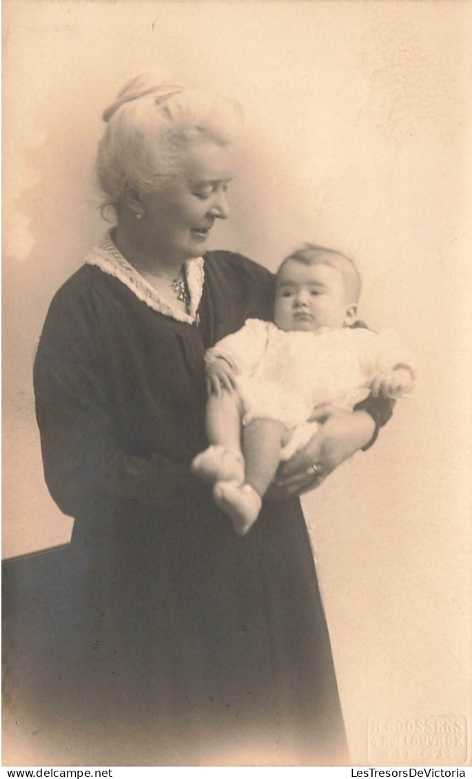 ENFANT - Une Grand Mère Avec Son Petit Fils - Bébé - Dos Non Divisé - Carte Postale Ancienne - Abbildungen