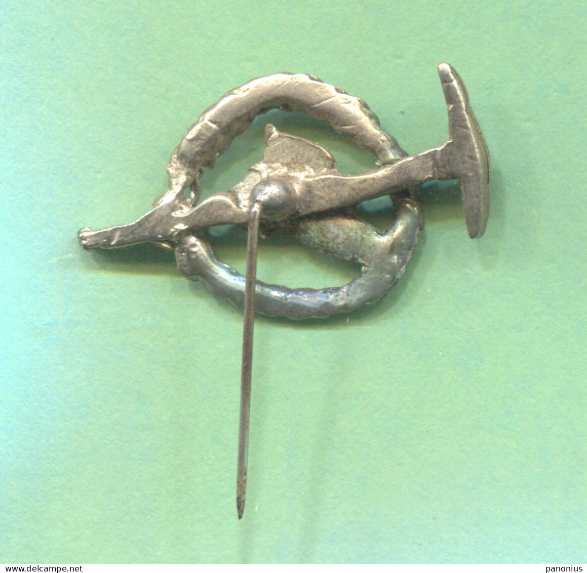 Alpinism, Mountaineering, Climbing - Mountain Ice Ax, Vintage Pin Badge, Abzeichen - Alpinismus, Bergsteigen