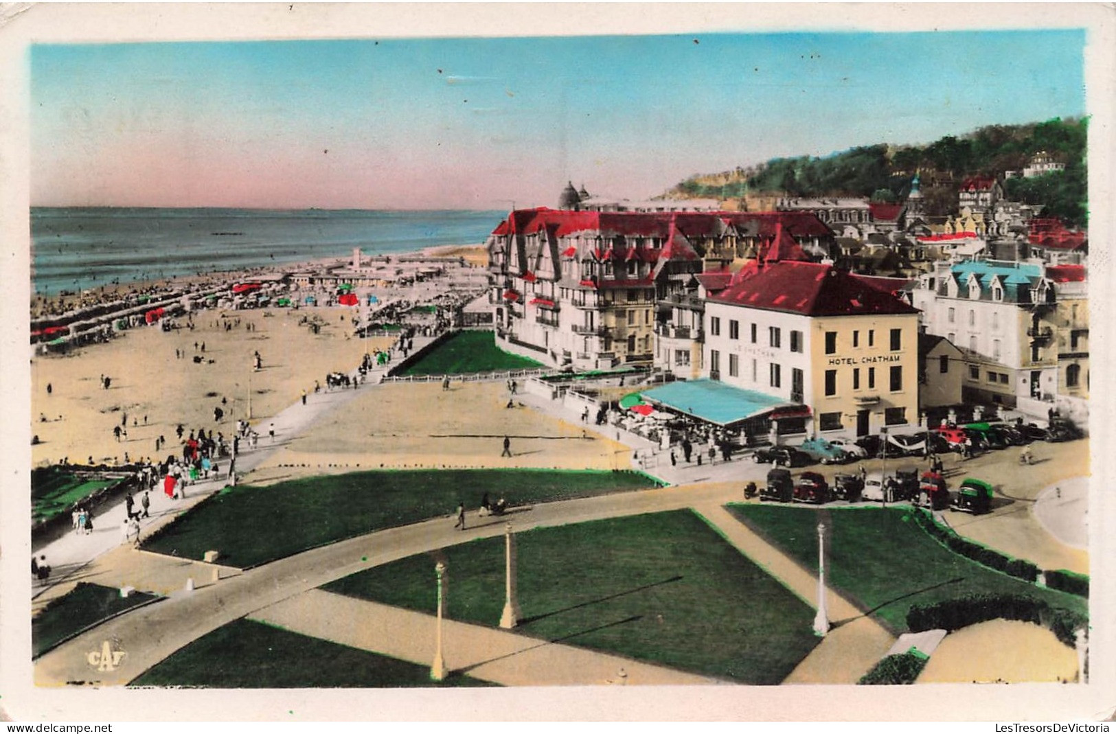 FRANCE - Trouville - Reine Des Plage - Les Grands Hôtels Sur La Plage - Colorisé - Animé - Carte Postale - Trouville