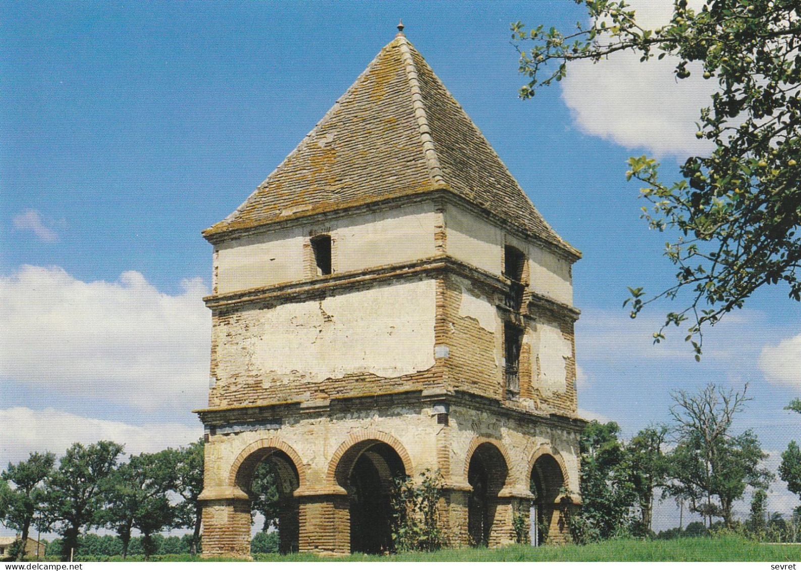 EN PARCOURANT NOS CAMPAGNES . - Pigeonnier  . CPM - Verzamelingen & Kavels