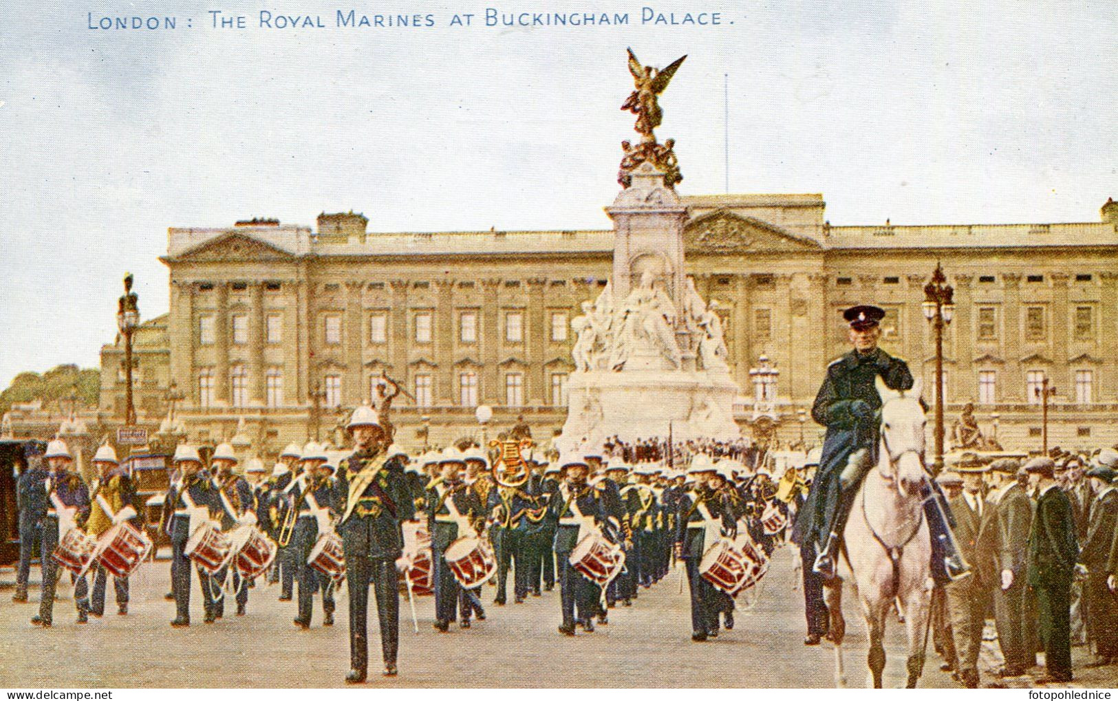 807 LONDON THE ROYAL MARINES AT BUCKINGHAM PALACE COPYRIGHT PUBLICATION PHOTOCHROM Co. LTD LONDON AND TUNBRIDGE WELLS - Buckingham Palace