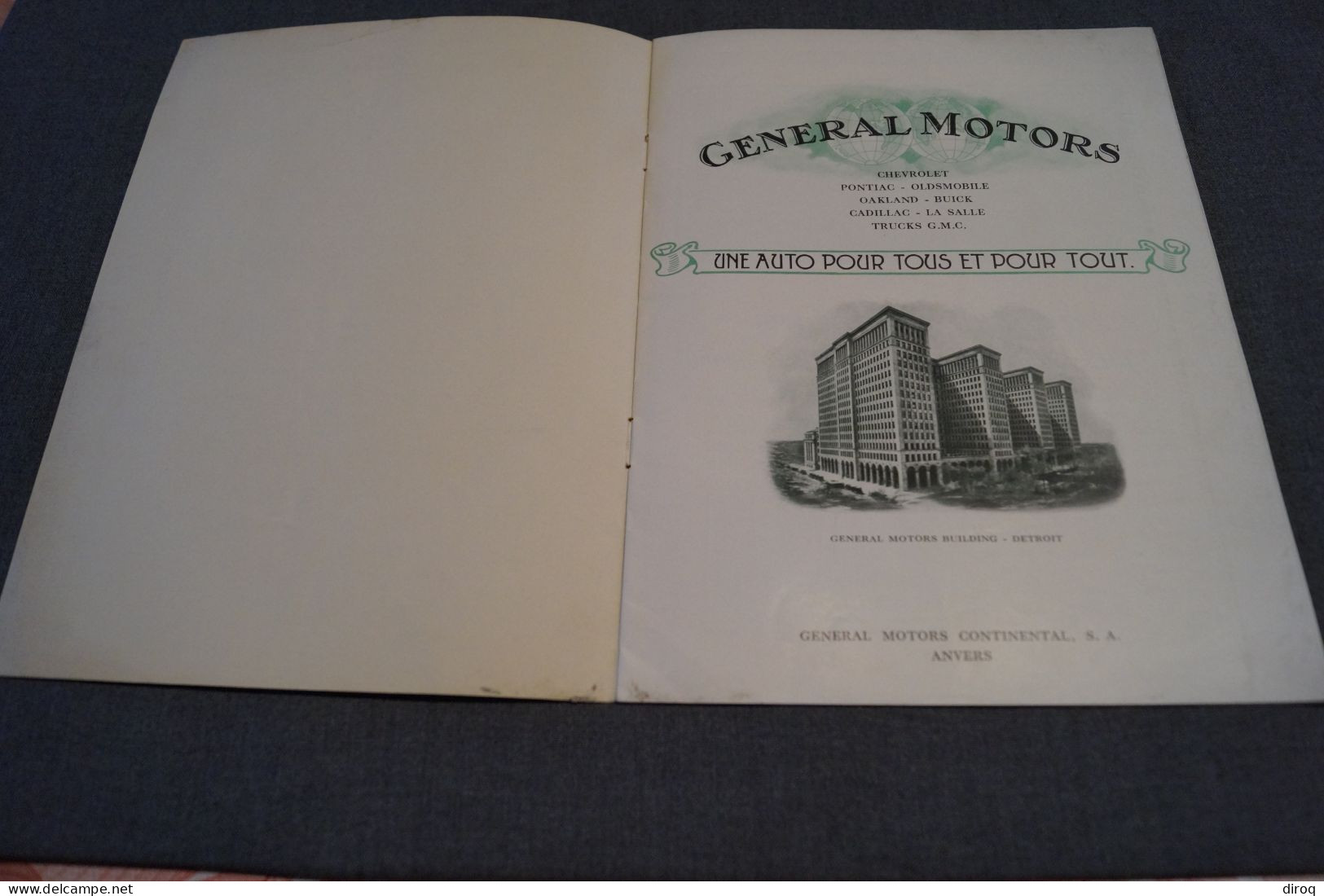 Général Motors,une famille hors ligne,original,16 pages,anciennes voitures,29 Cm. sur 22 Cm.