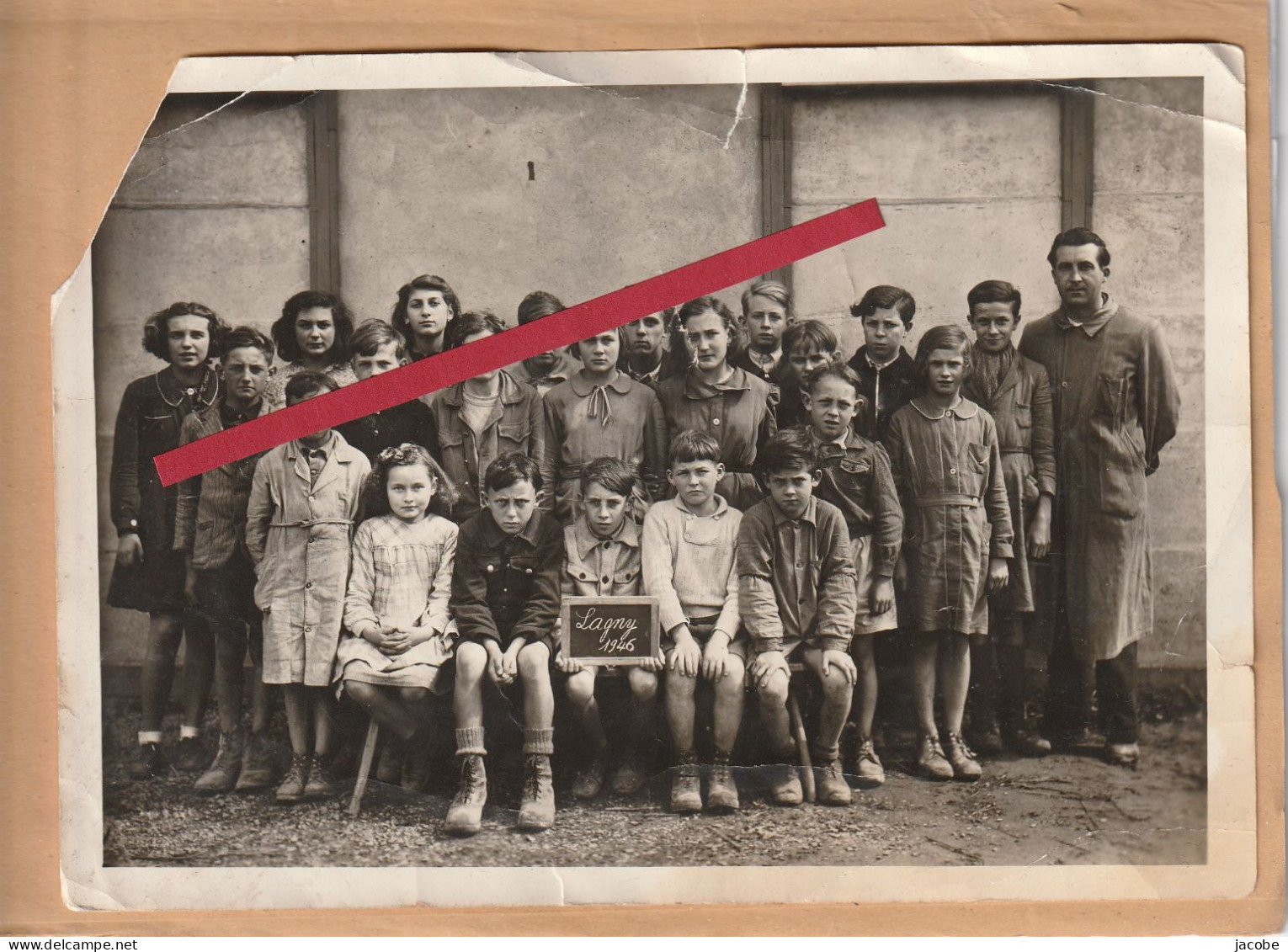 Lagny  ( Oise )   Photo  Groupe  Scolaire 1946  . Format   13x18   . Non écrite  Dans L'état - Lassigny