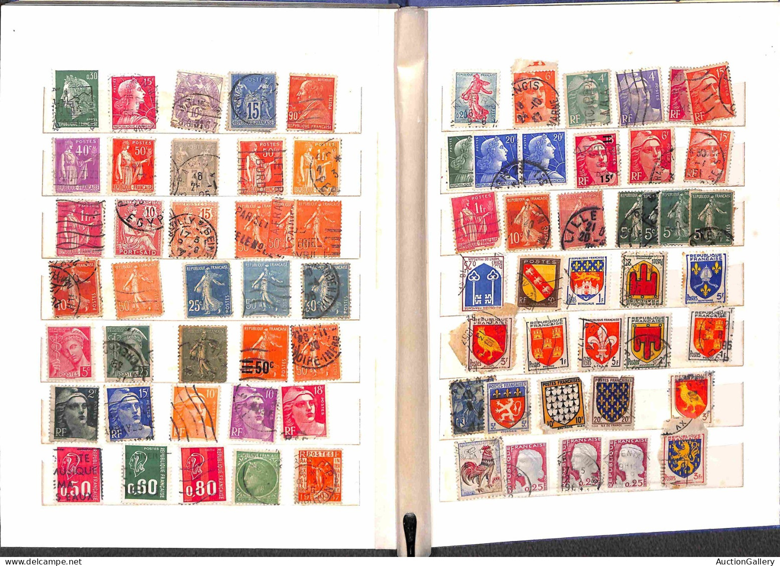 Lotti&Collezioni - Europa&Oltremare - FRANCIA - 1910/1970 circa - Classificatore con oltre 500 francobolli nuovi e usati