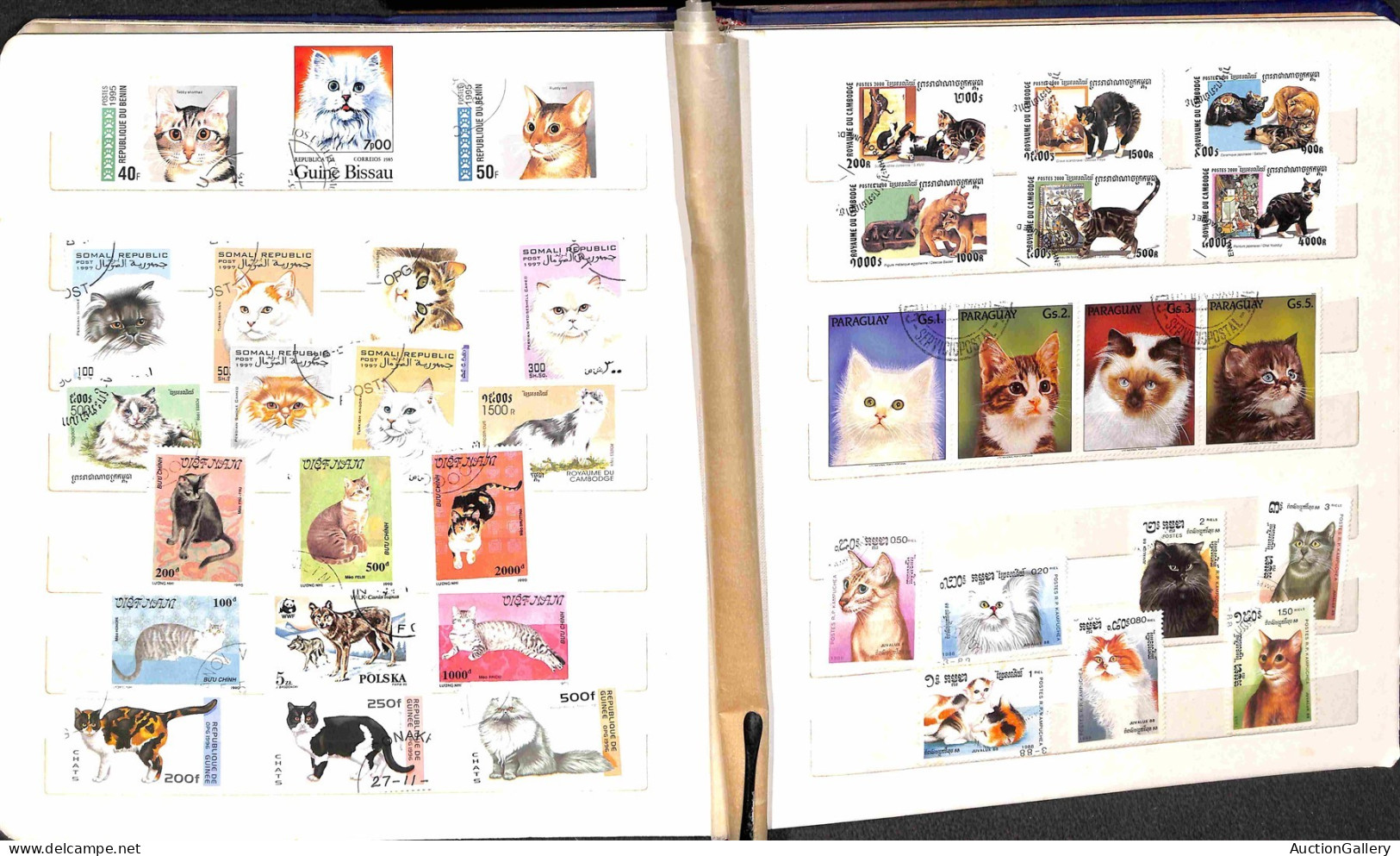 Lotti&Collezioni - Europa&Oltremare - TEMATICA - Cani e Gatti - Classificatore con oltre 300 francobolli usati della tem