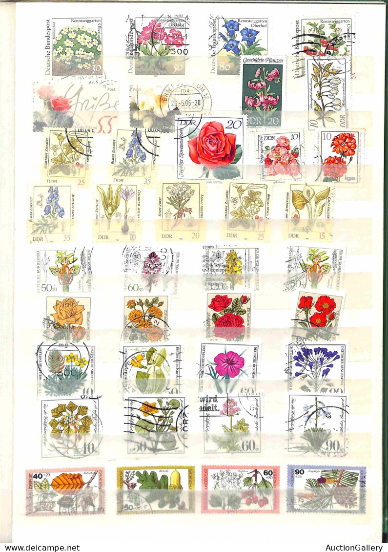 Lotti&Collezioni - Europa&Oltremare - TEMATICA - Fiori - Collezione di circa 500 francobolli principalmente usati montat