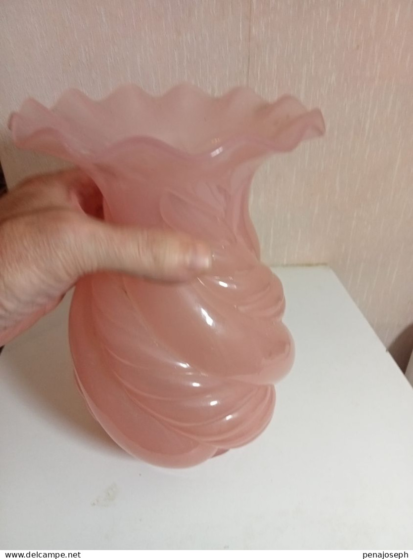 vase ancien couleur saumon hauteur 22 cm diamètre 14 cm