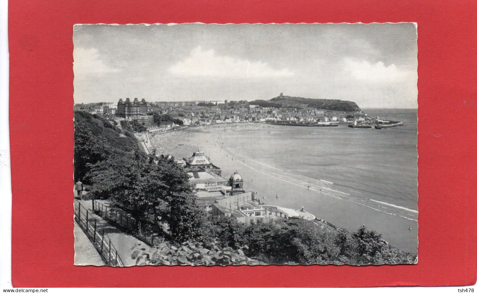 ANGLETERRE----SCARBOROUCH----The SPA AND SOUTH BAY----voir 2 Scans - Scarborough