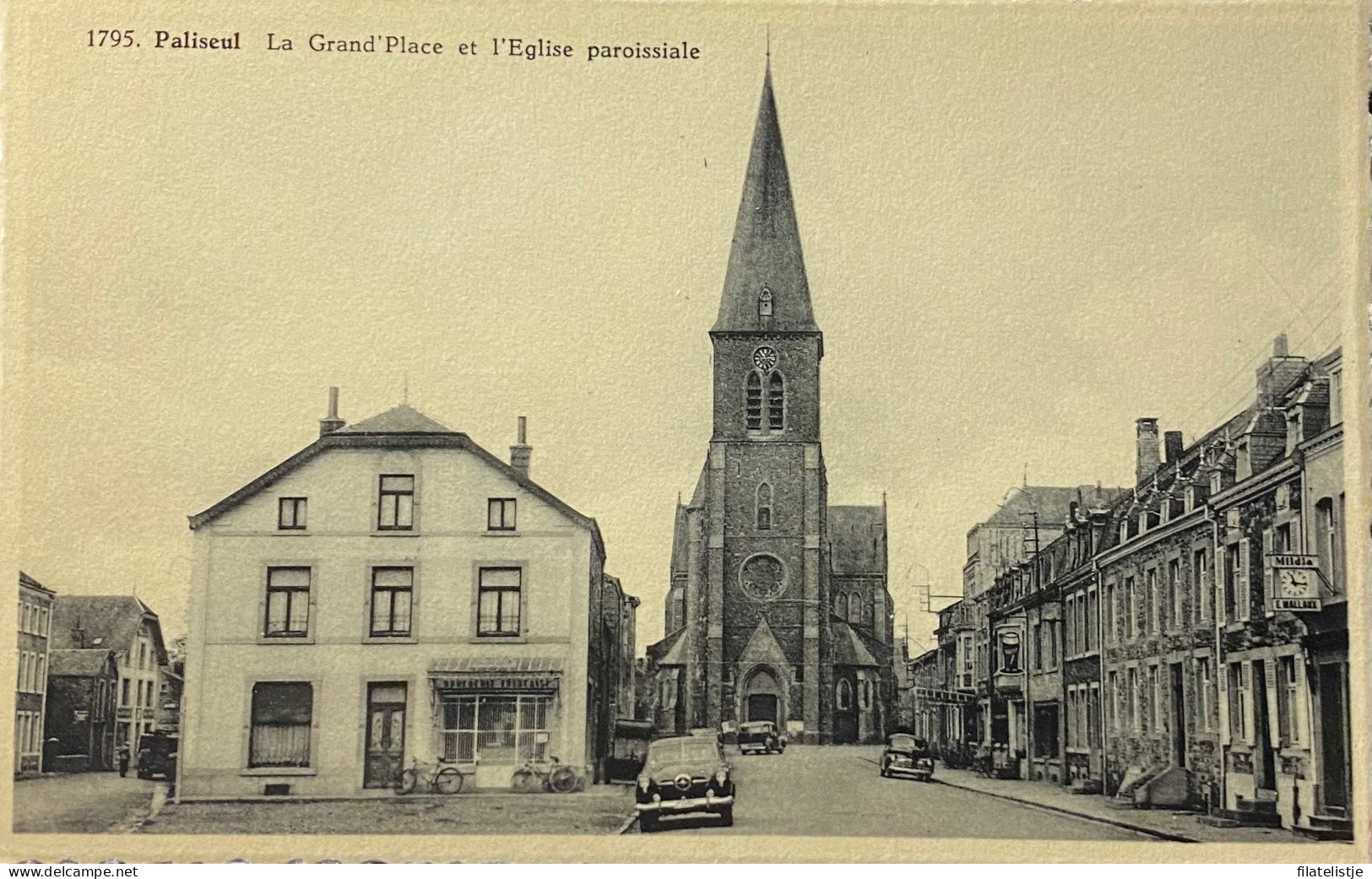 Paliseul La Grande Place Et L’ Eglise Paroissiale - Paliseul