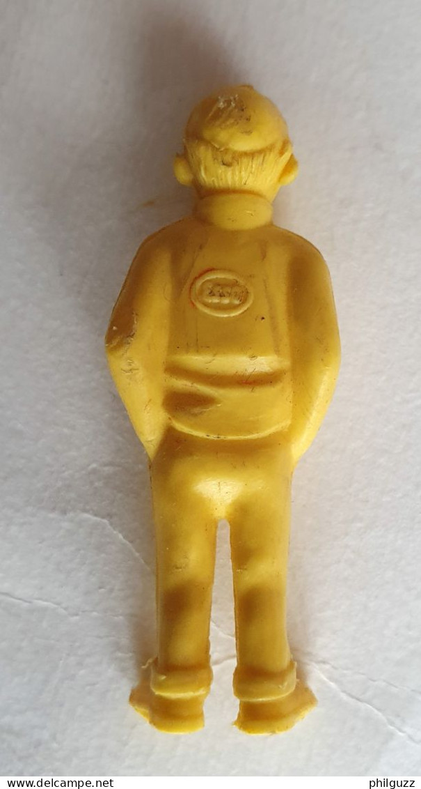 FIGURINE PUBLICITAIRE ESSO Belge 1973 Monochrome Jaune -Tintin - HOMME DE MAIN - PETIT BANDIT CHAUVE - Tintin