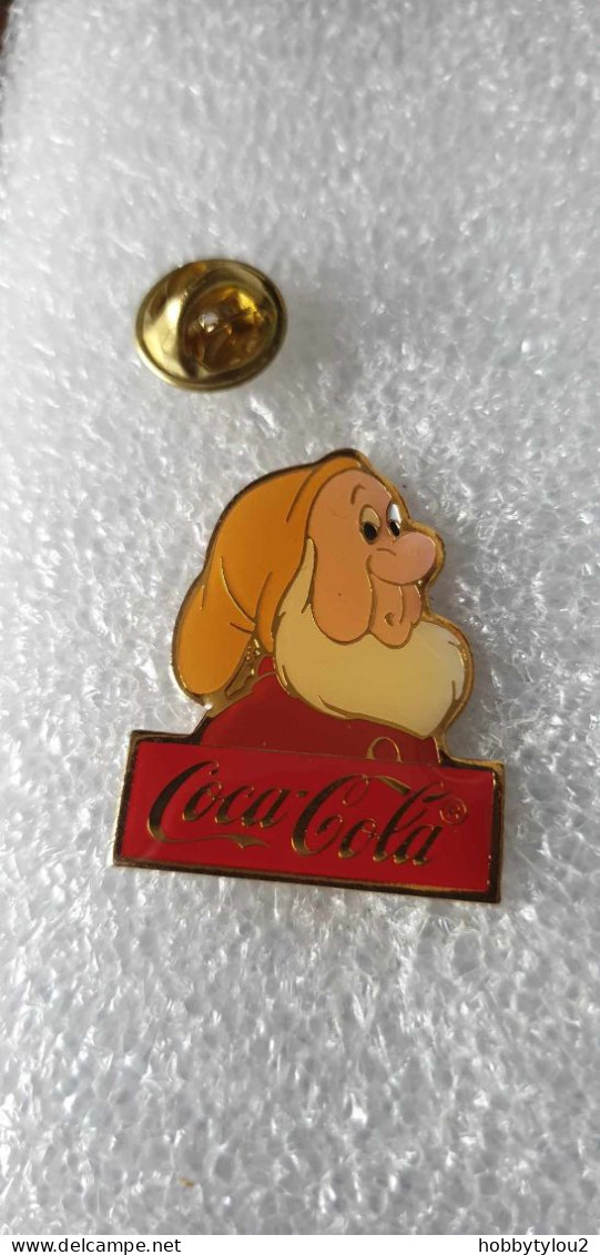 Pin's Coca-Cola Disney Sneezy (nain) - Coca-Cola