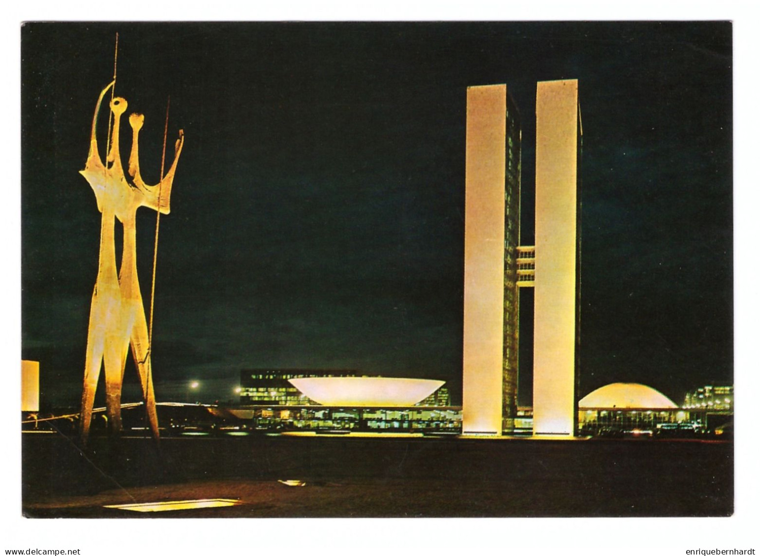 BRASIL • BRASILIA - DF • MONUMENTO AO CANDANGO - EDIFÍCIO DO CONGRESSO - Brasilia