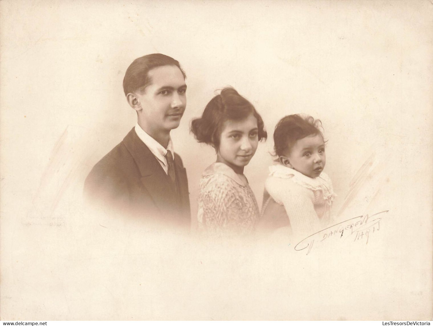 Photographie - Famille Baton - Décembre 1929 - Geoys 14 Ans - Berthe 9 Ans - Michel 6 Mois - Photo Dangereux - Identified Persons