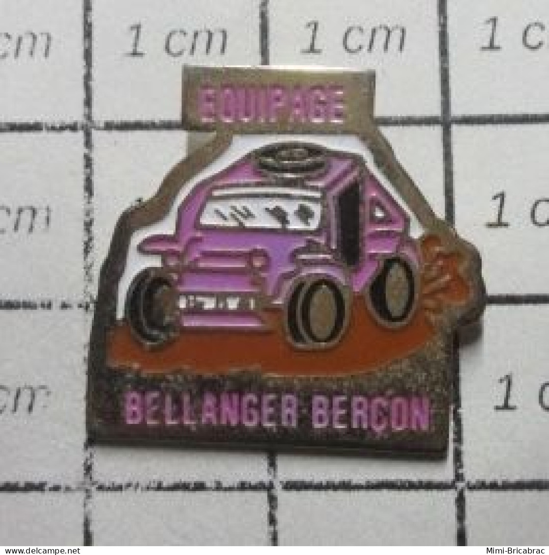 1214e Pin's Pins / Beau Et Rare /  AUTOMOBILES / RALLYE BUGGY ROSE EQUIPAGE BELLANGER BERçON - Rally