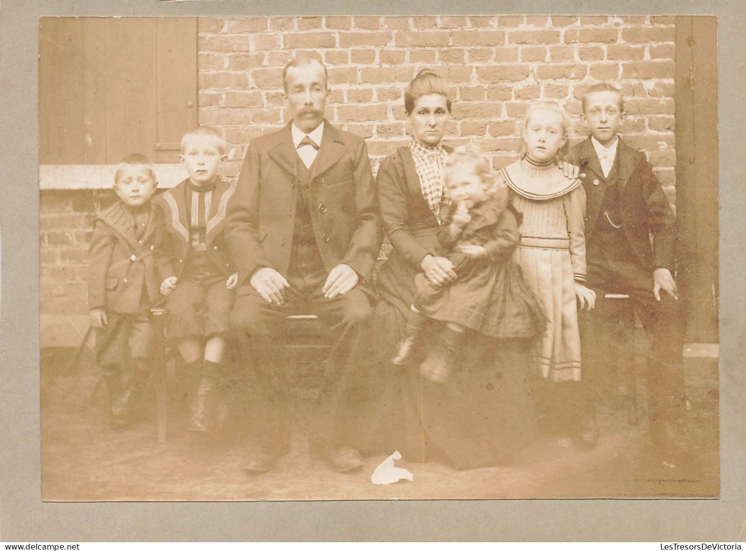 Photographie - Photo De Famille - Collée Sur Carton Dim: 12/16 Cm - Anonymous Persons