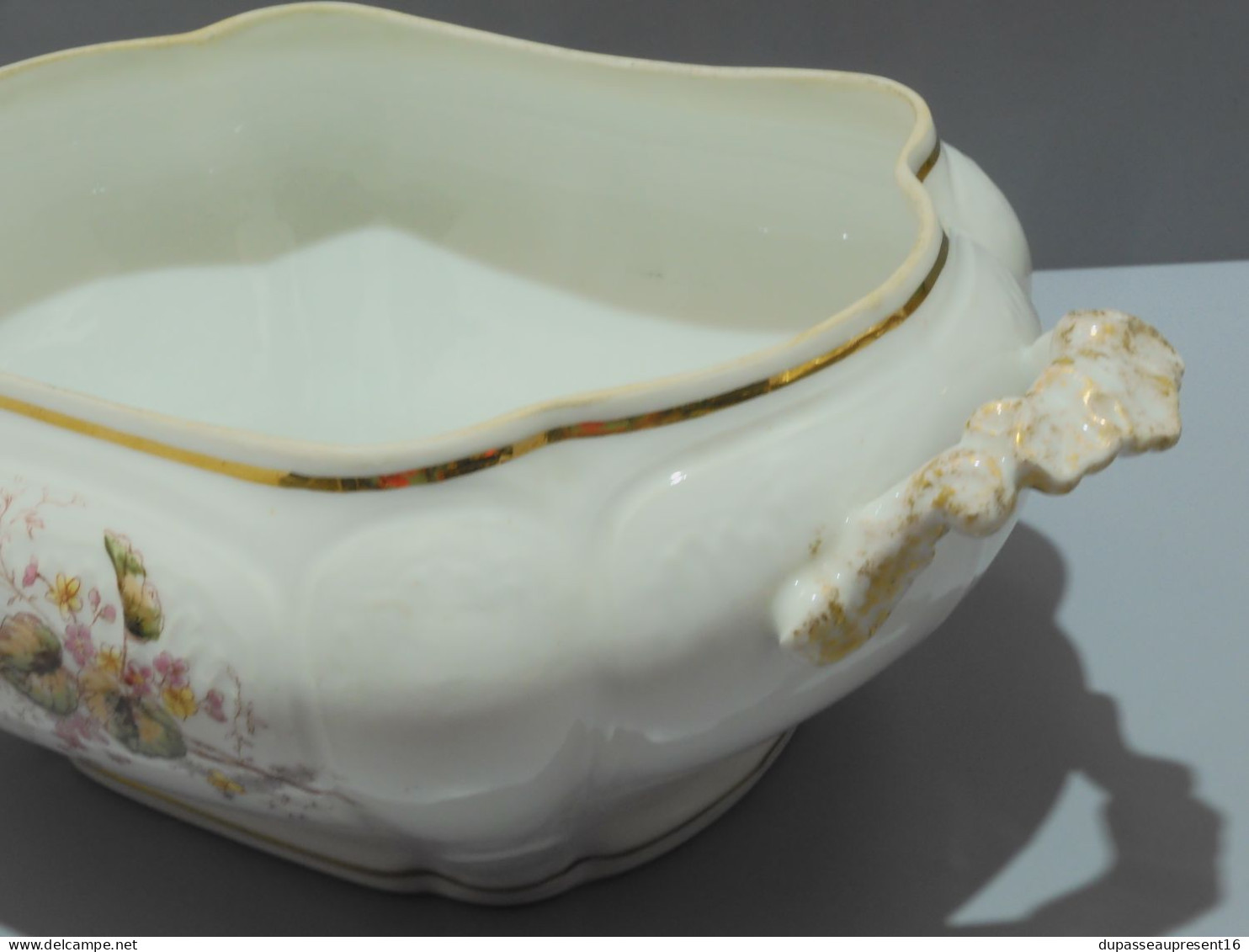 - JOLI ANCIEN BAS de SOUPIERE ou JARDINIERE PORCELAINE de PARIS XIXe déco     E