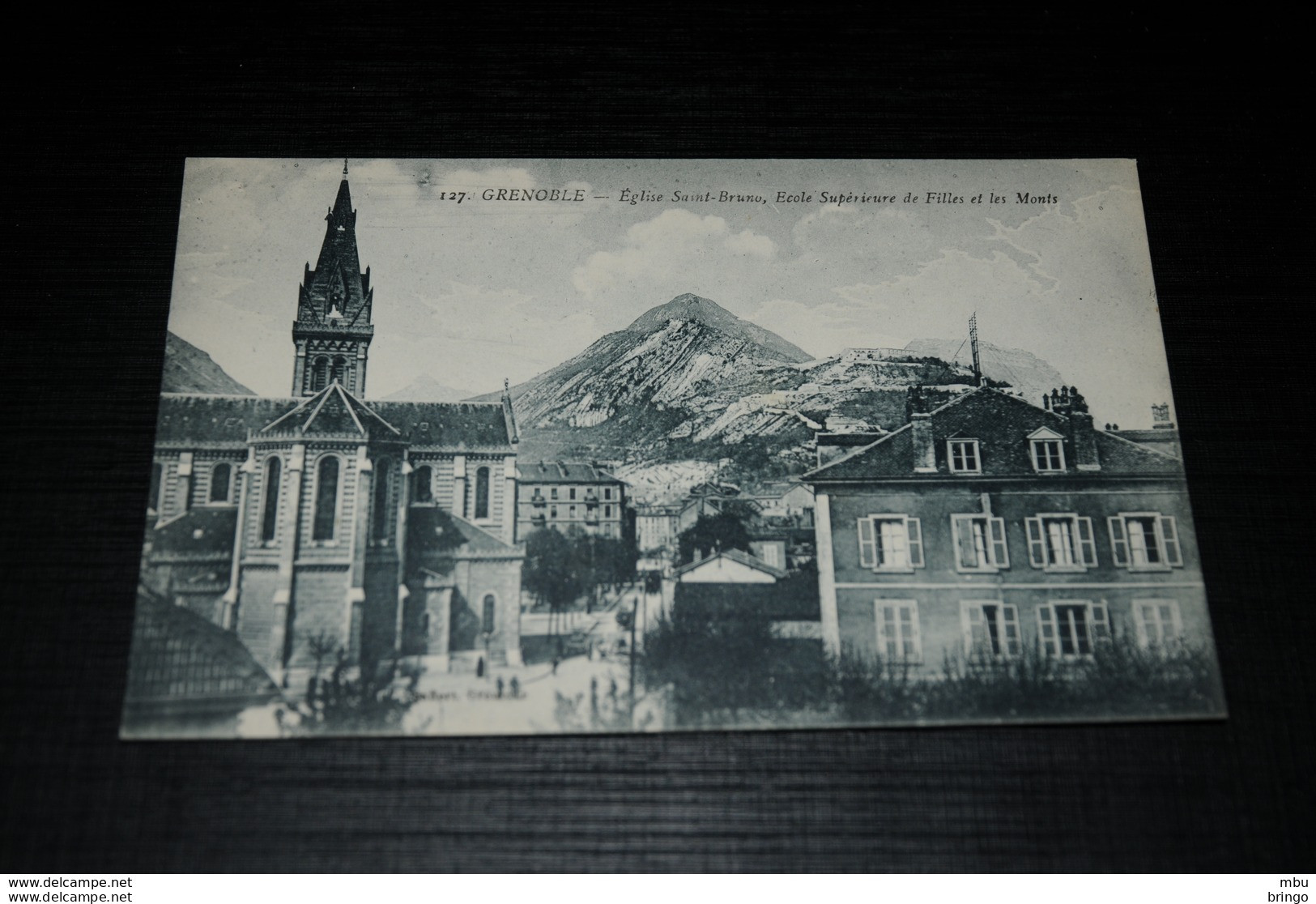 A9213         GRENOBLE, EGLISE SAINT-BRUNO, ECOLE SUPERIEURE DE FILLES ET LES MONTS - Grenoble