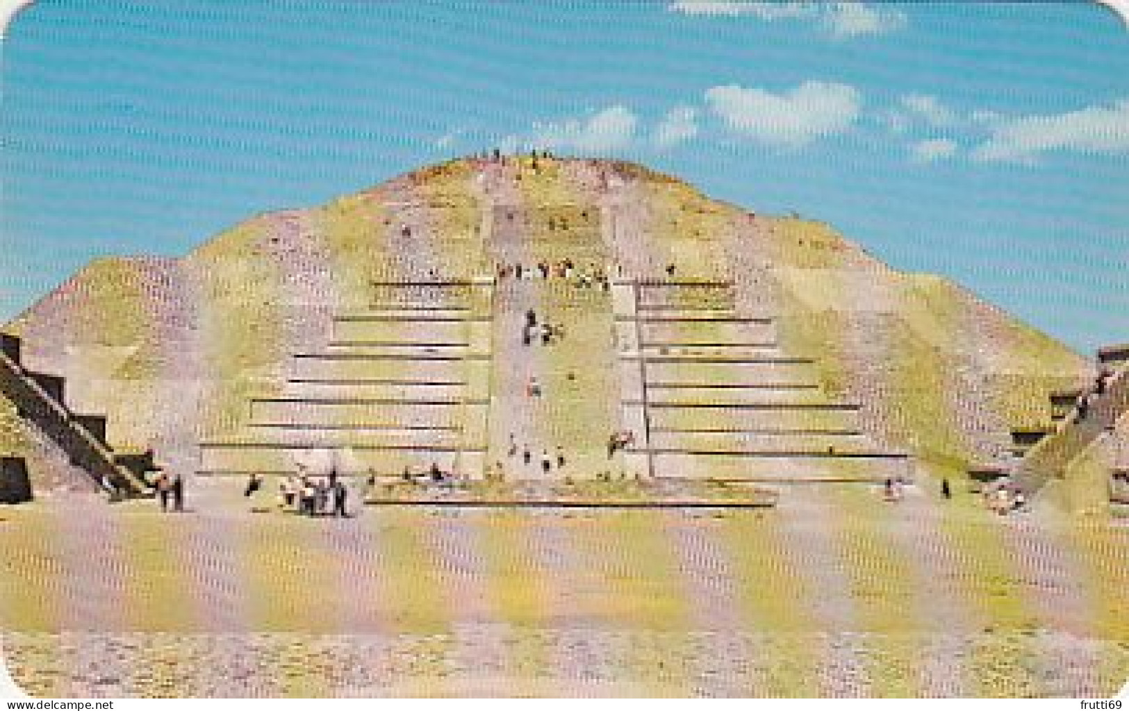 AK 176063 MEXICO - Teothiuacan -  The Plaza And The Pyramid Of The Moon - Mexique