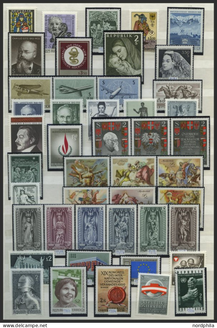 SAMMLUNGEN , Postfrische Sammlung Österreich Von 1959-89 Im Einsteckbuch, Komplett Bis Auf Freimarken-Ausgaben, Prachter - Verzamelingen
