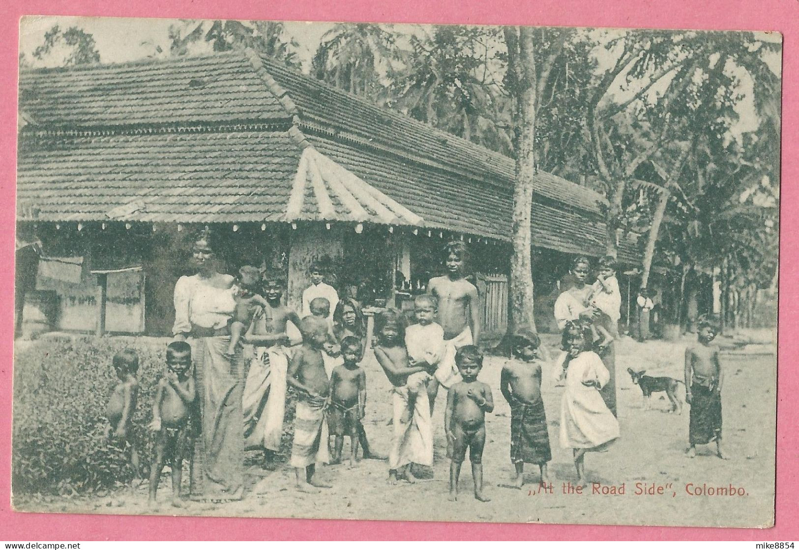 SAS0556 CPA Postcard  COLOMBO (Ceylon)  "At The Road Side"  +++++ - Sri Lanka (Ceylon)