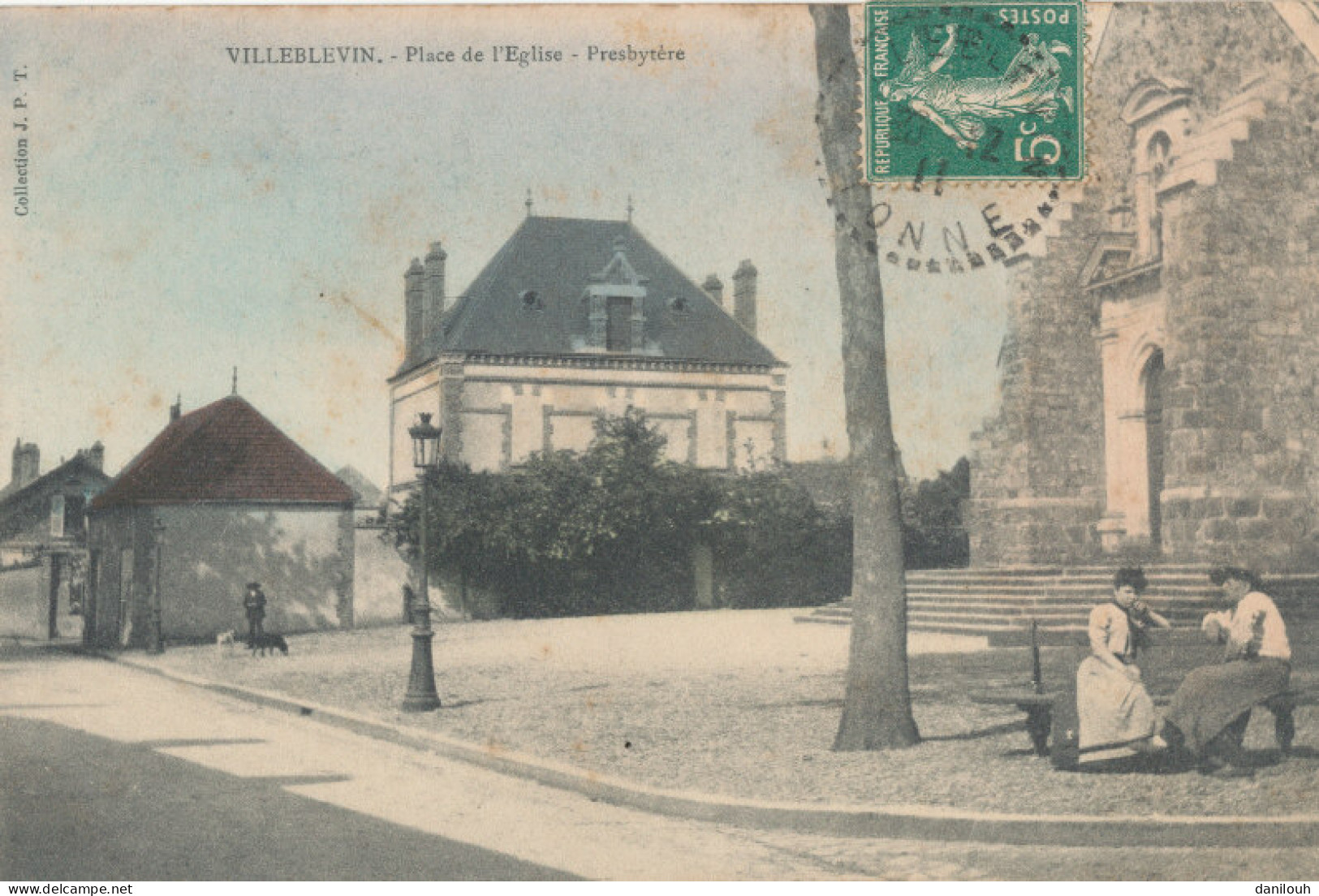 89  // VILLEBLEVIN   Place De L'église   Presbytère / Colorisée - Villeblevin