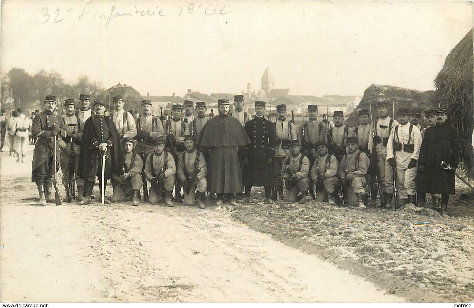 CARTE PHOTO - Châtelaudren , Militaires Du 132em D'infanterie, 28em Compagnie. - Châtelaudren