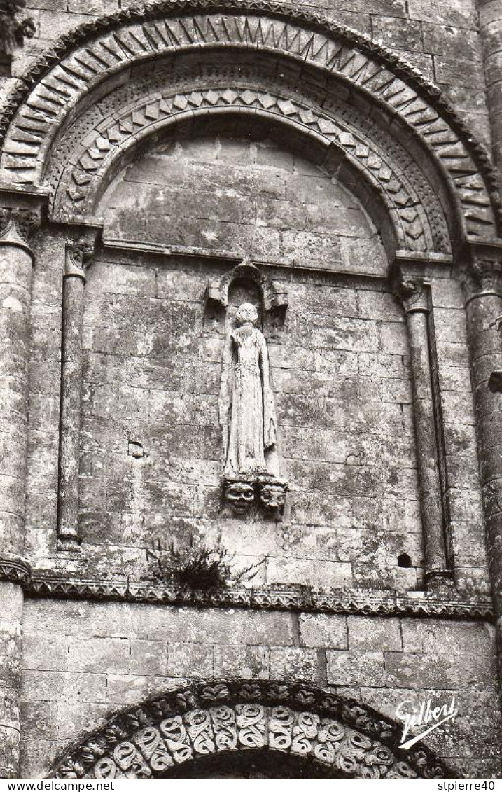 MATHA - Eglise Ste-Herie XII° S - Détails De La Façade - Ste Blandine - Matha