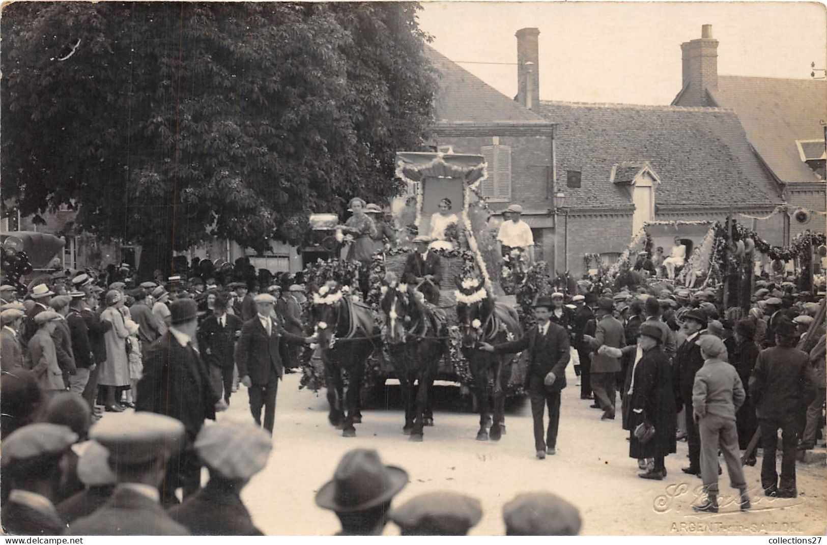 18-AUBINGY-SUR-NERE- CARTE-PHOTO- FÊTE - Aubigny Sur Nere