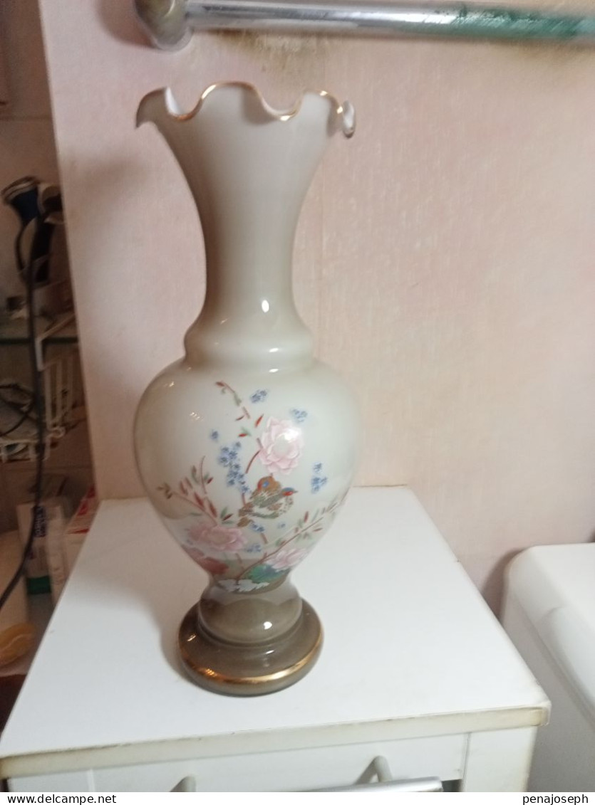 Vase Ancien  Opaline Hauteur 37 Cm Diamètre 15 Cm - Jarrones