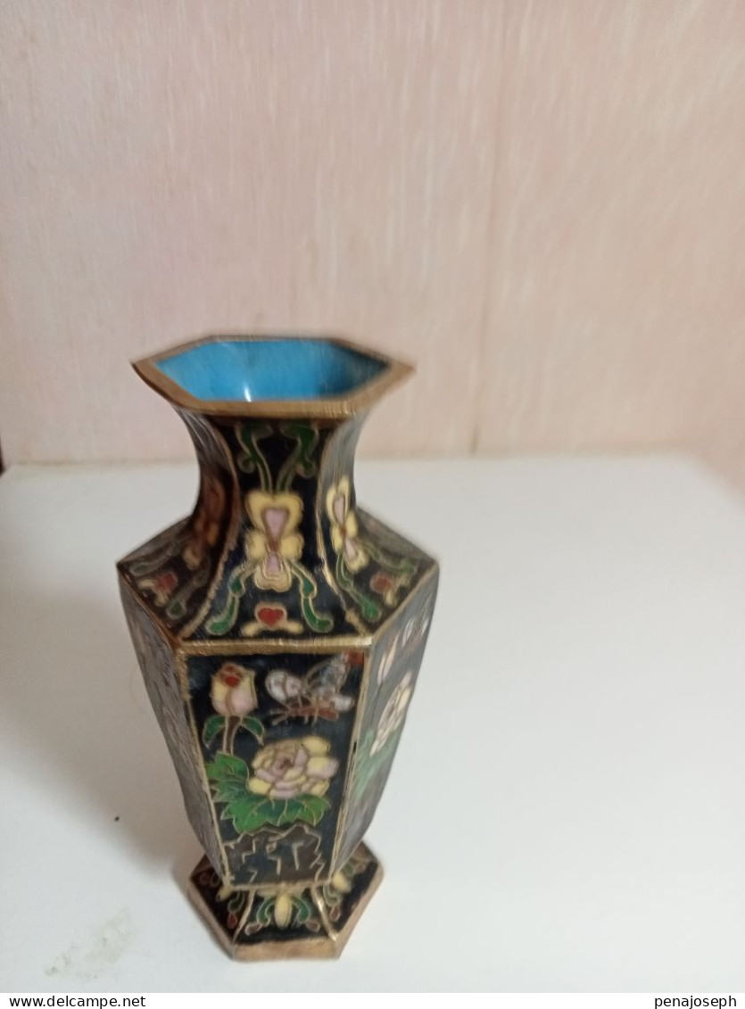 Petit Vase Ancien Cloisonné Hauteur 12 Cm Diamètre 5,5 Cm - Vasen