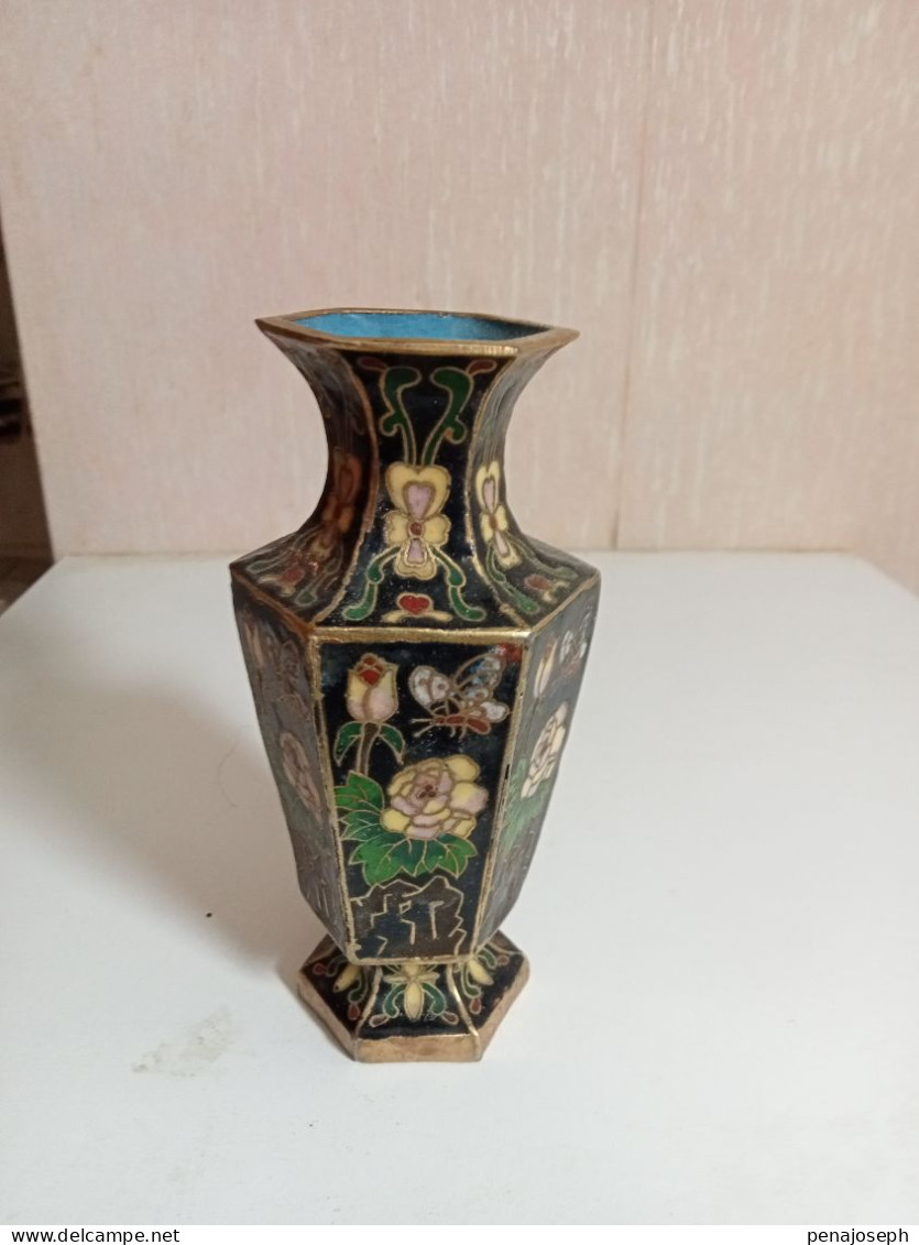 Petit Vase Ancien Cloisonné Hauteur 12 Cm Diamètre 5,5 Cm - Vasen