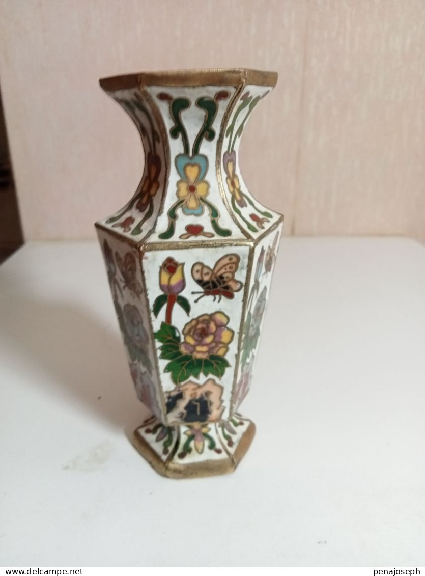 Petit Vase Ancien Cloisonné Hauteur 12,5 Cm Diamètre 5 Cm - Vazen