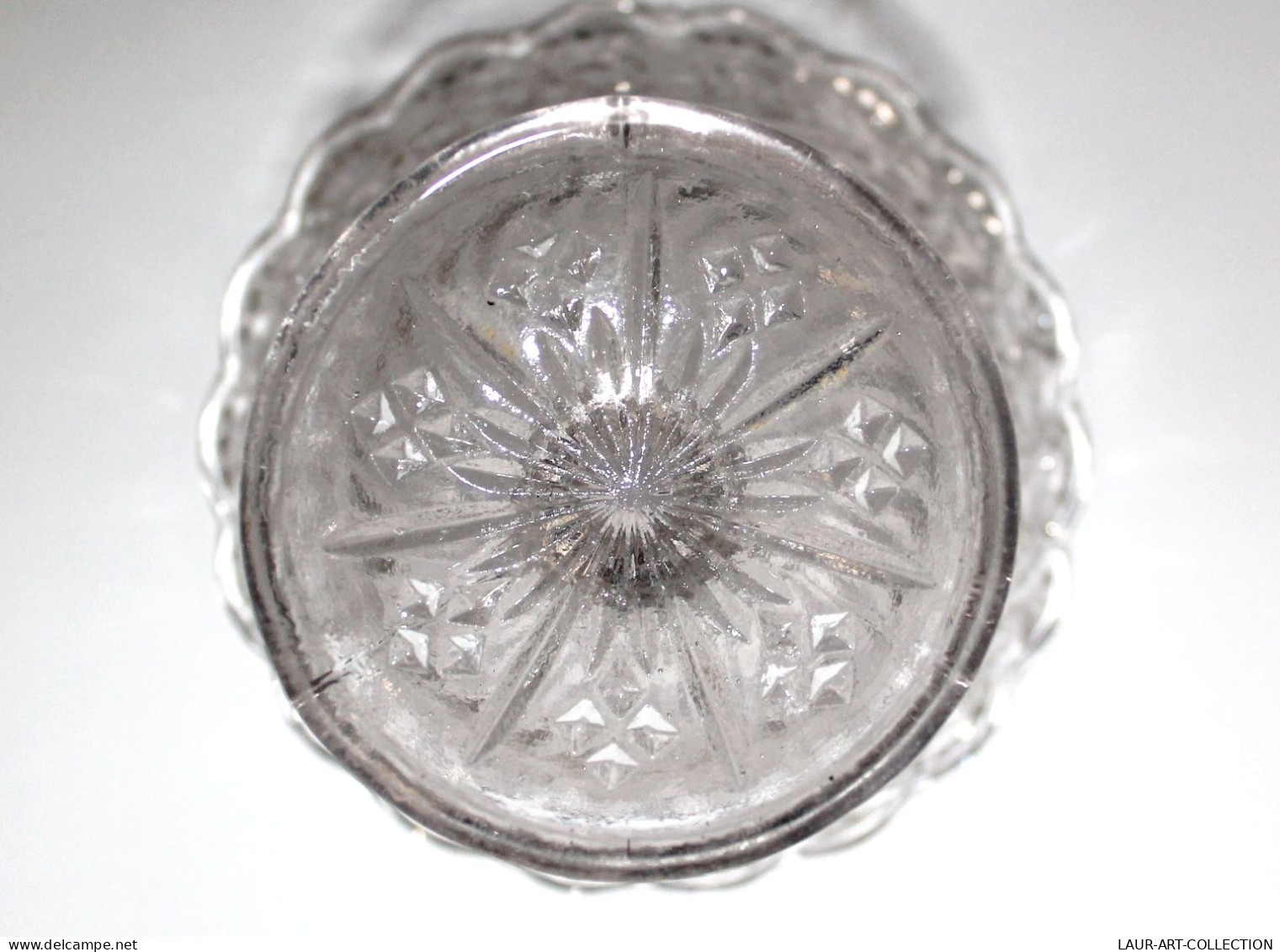 MAGNIFIQUE ANCIENNE COUPE / PRESENTOIR EN VERRE MOULÉ SUR PIED - H:9cm D:12cm / ART DE LA TABLE / DECORATIF (2501.3)