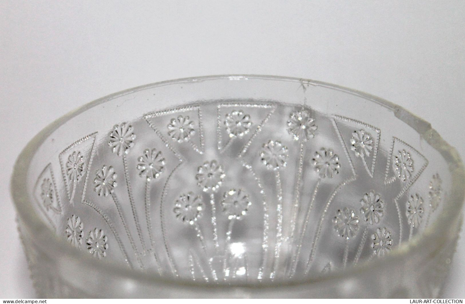 MAGNIFIQUE ANCIENNE COUPE / PRESENTOIR EN VERRE MOULÉ SUR PIED - H:10cm D:10cm / ART DE LA TABLE / DECORATIF (2501.5) - Altri & Non Classificati