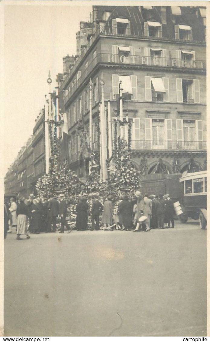 75 - PARIS - Carte Photo Prise Lors Des Fêtes De Jeanne D'Arc Sur La Place Des Pyramides (non Daté) - Zonder Classificatie