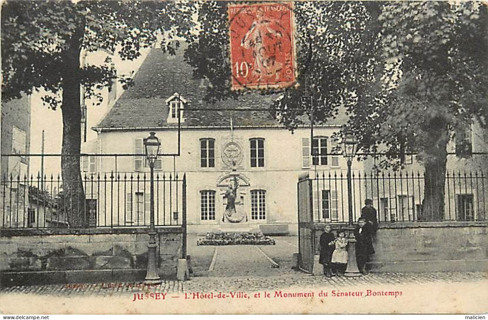 - Haute Saône - Ref-A452- Jussey - Hôtel De Ville Et Monument Du Sénateur Bontemps - Enfants - - Jussey