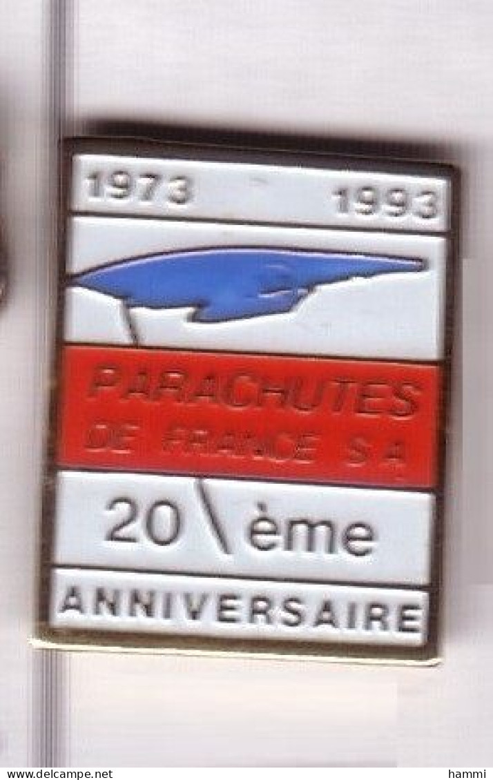 E22 Pin's PARACHUTISME 20 Ans Anniversaire Parachute Parachutes De France SA  à JOUY-LE-MOUTIER Achat Immédiat - Fallschirmspringen