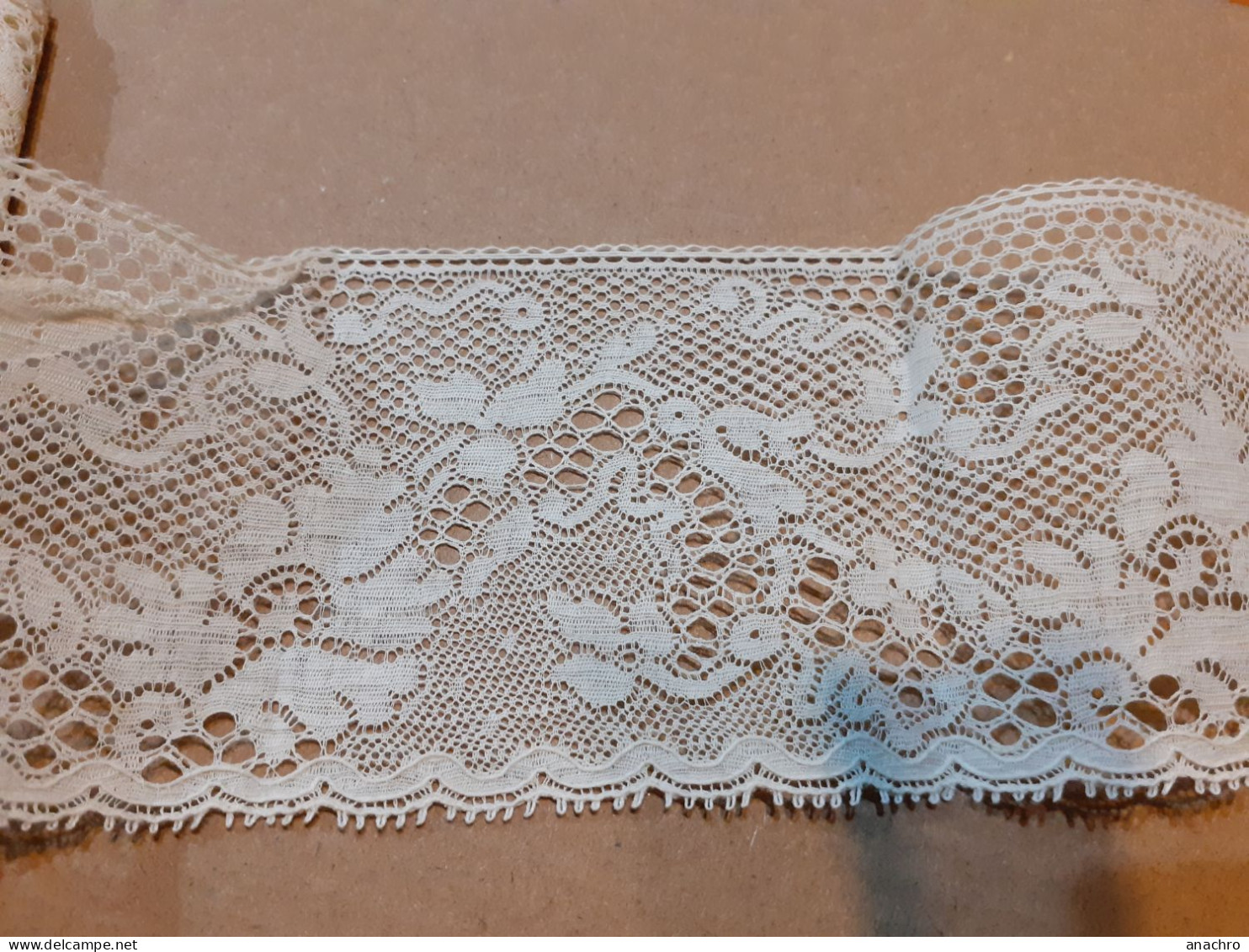 DENTELLE Ancienne GALON Bordure / 2.70 M X.5.6 Cm  De Large / COUTURE MERCERIE - Dentelles Et Tissus