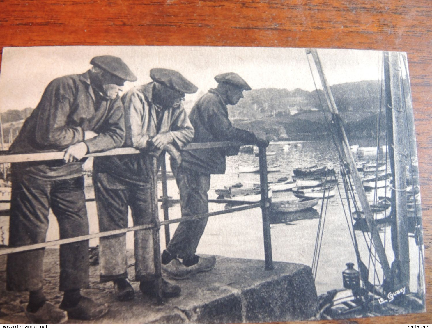 Cpa La Normandie Pittoresque -animé ,3 Hommes -port-bateaux - 10 Euro