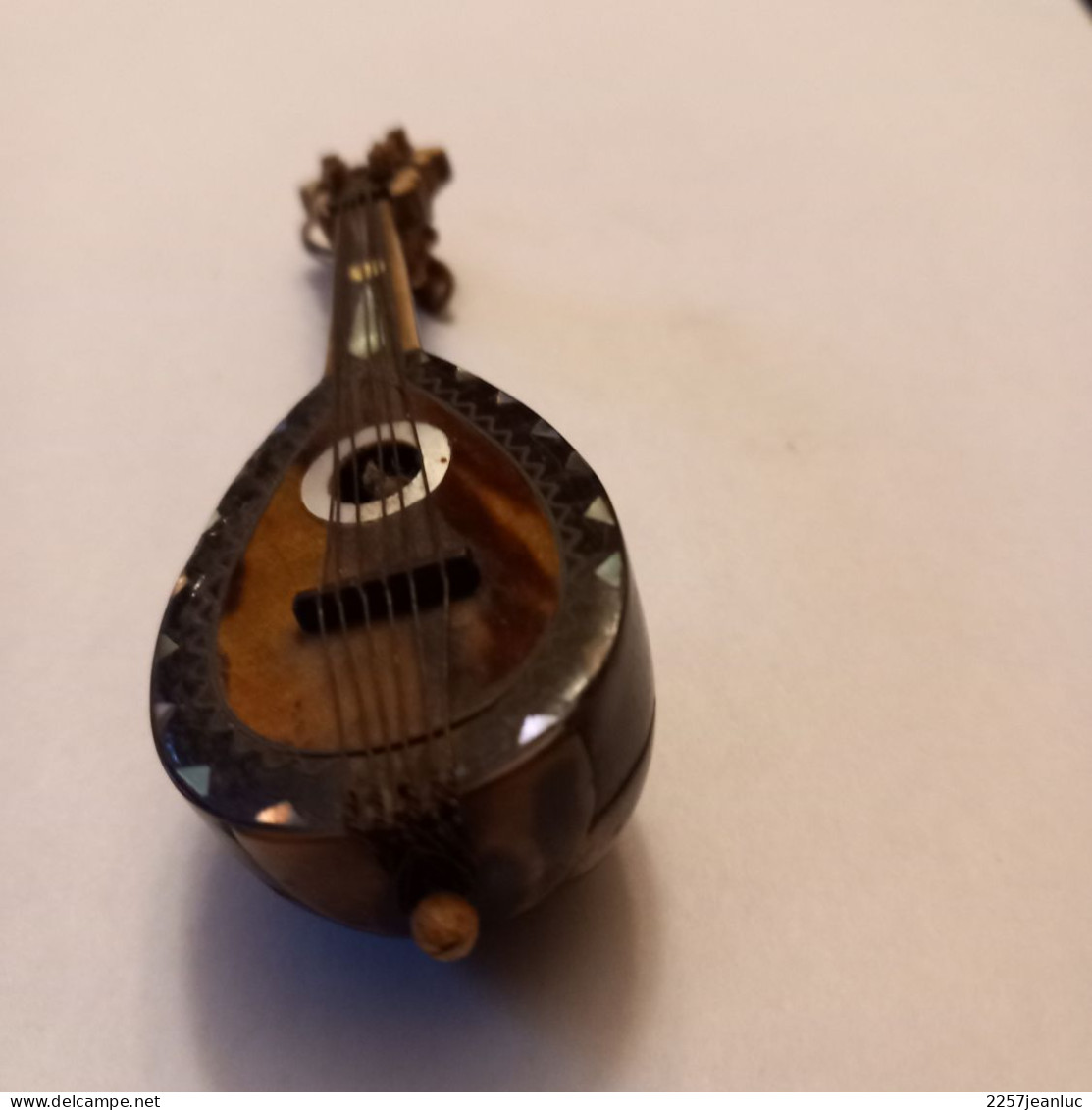 Ancienne Et Rare Miniature Reproduction D'une Mandoline - Other & Unclassified