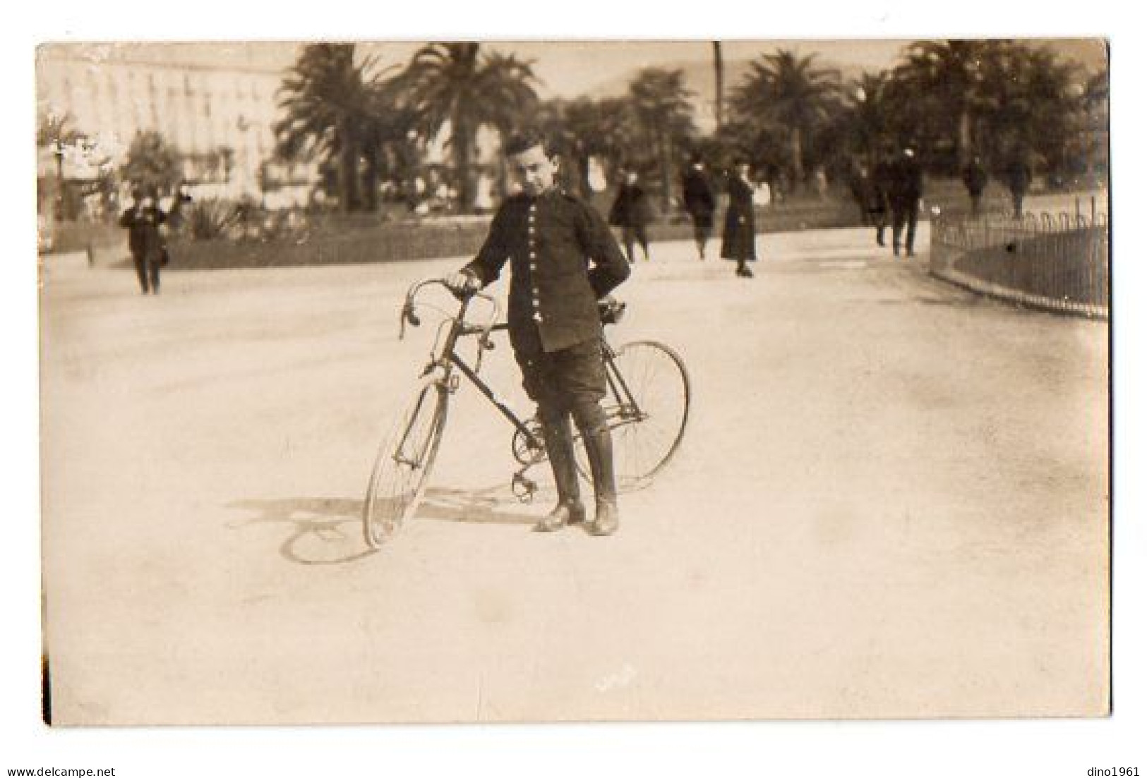 CPA 3474 - MILITARIA - Carte Photo Militaire - Jeune Soldat Avec Un Vélo - Personen